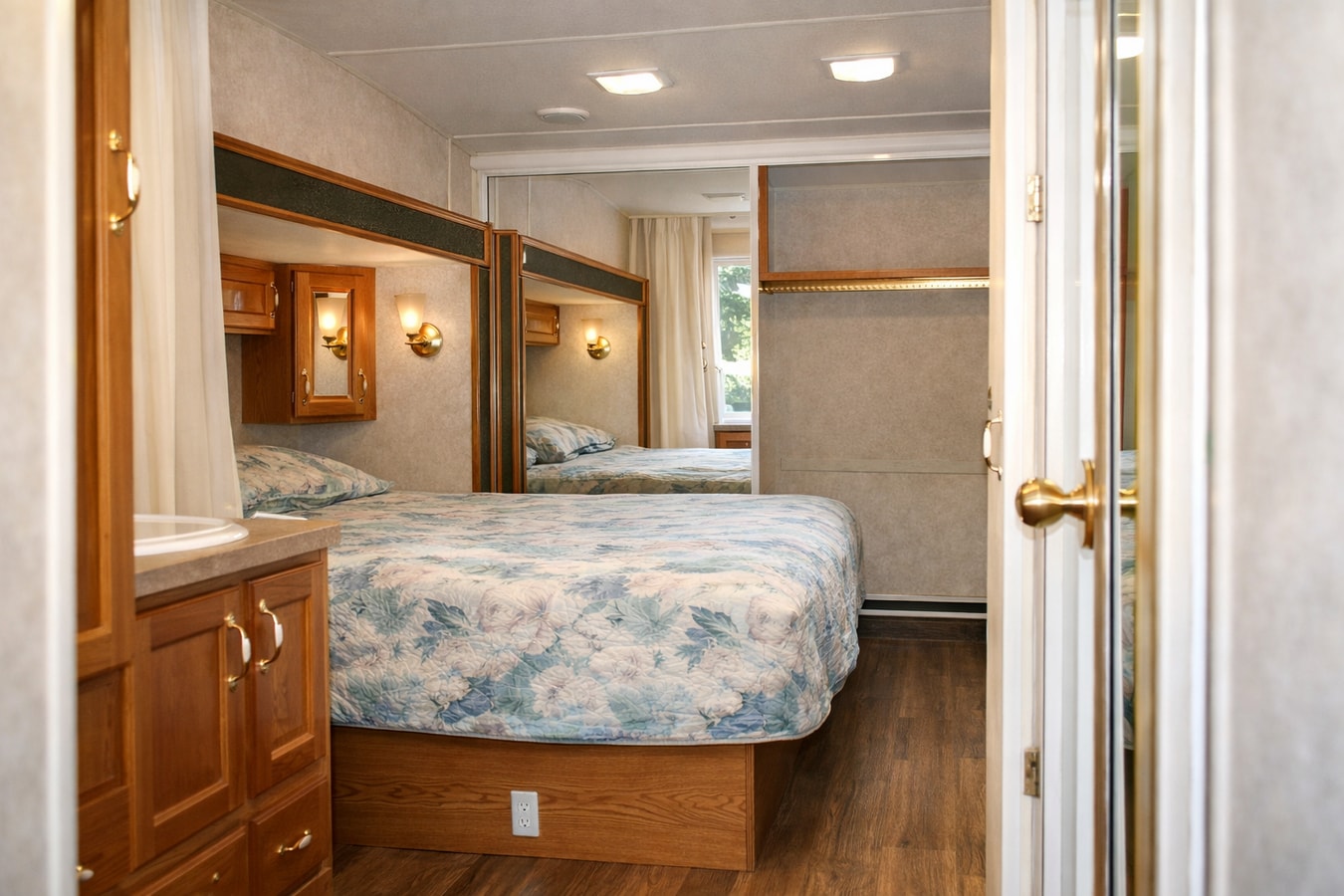 Photo - 935 Avocado Ave