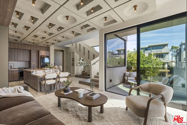 Building Photo - 1021 N Ogden Dr Unit PH 4