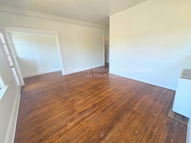 Photo - 336 W 9th St