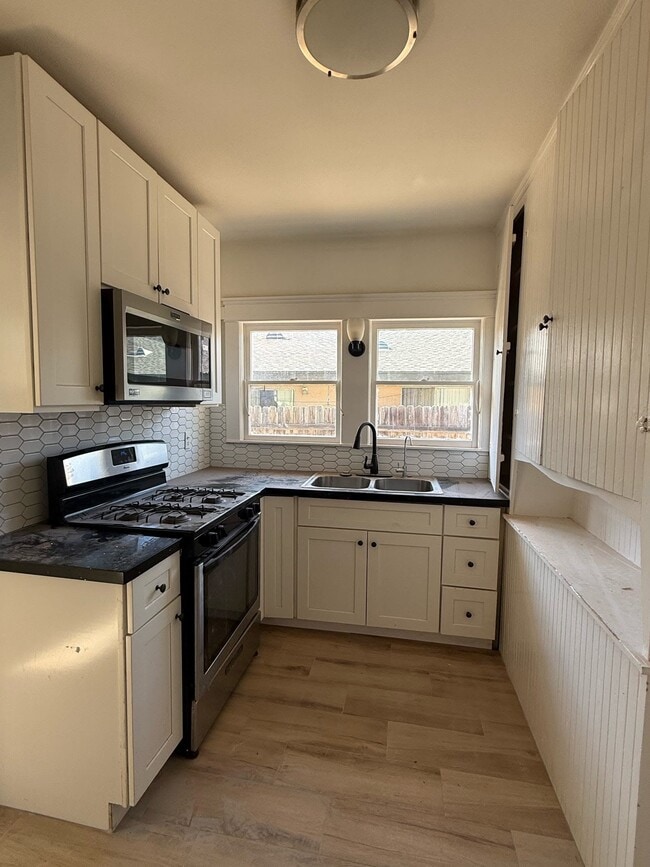 Photo - 323 S Kroeger St