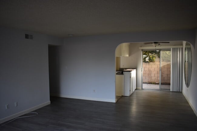 Building Photo - 17011 Pinehurst Ln Unit #B