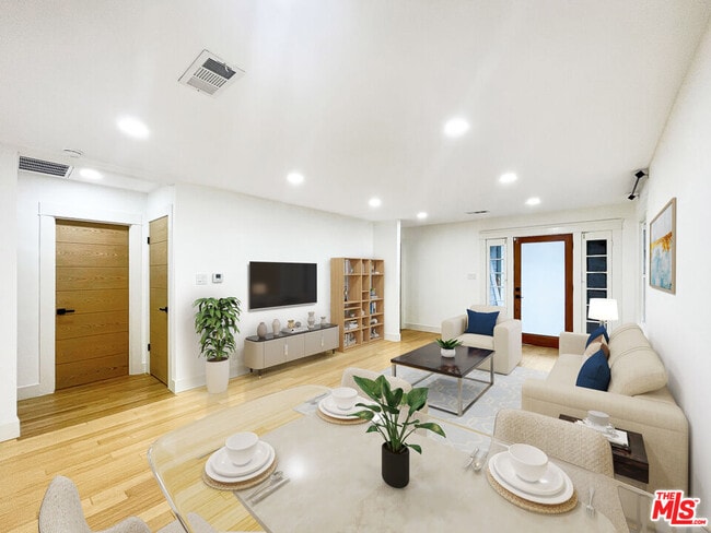 Photo - 2414 Effie St