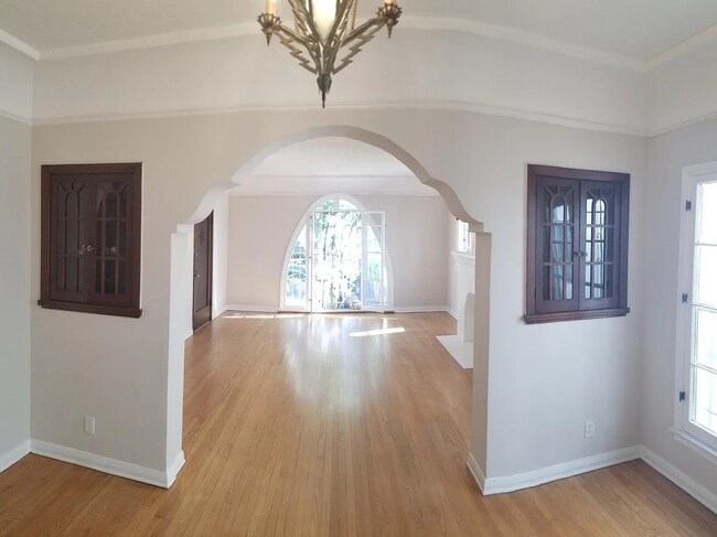 Photo - 341 N Curson Ave Unit 341