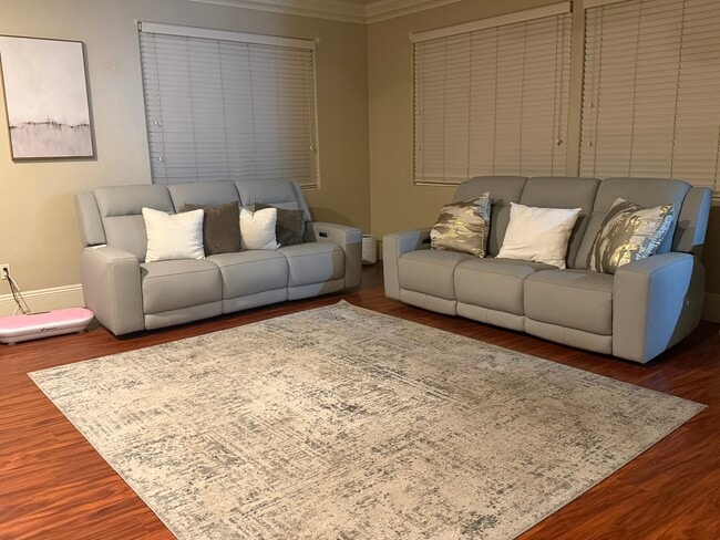 Photo - 825 Goodchild Ln