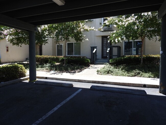 Photo - Lovely 2 bedroom townhouse
