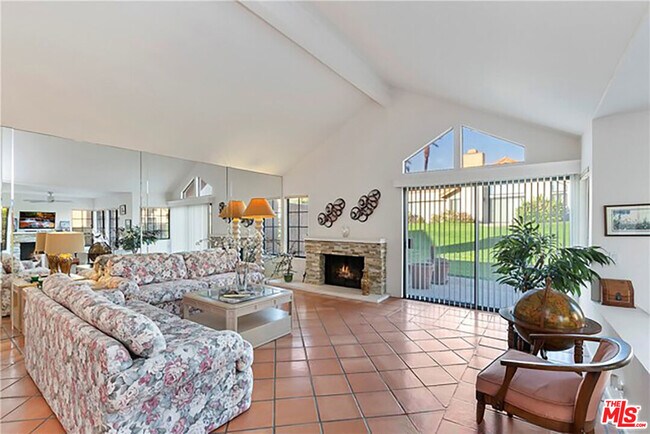 Photo - 8 Las Cruces Ln