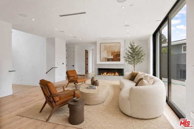 Photo - 1030 Centinela Ave