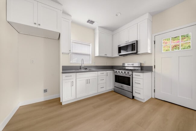 Photo - 3200 Weldon Ave