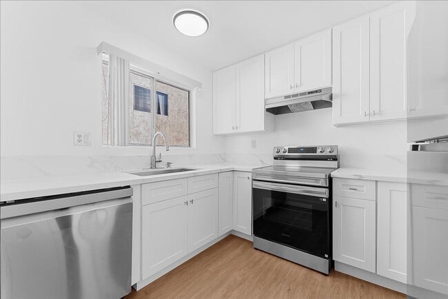 Photo - 719 N Eucalyptus Ave Unit 18A