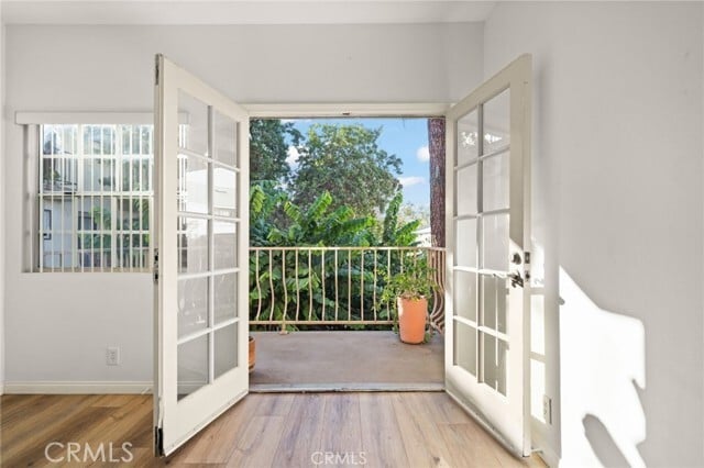 Building Photo - 1145 Roswell Ave Unit 204