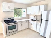 Photo - 360 S Reeves Dr Apartments