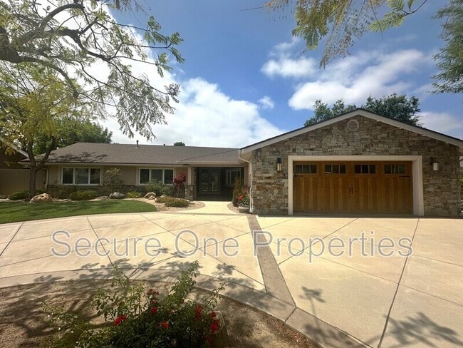 Photo - 1695 Berkshire Dr House