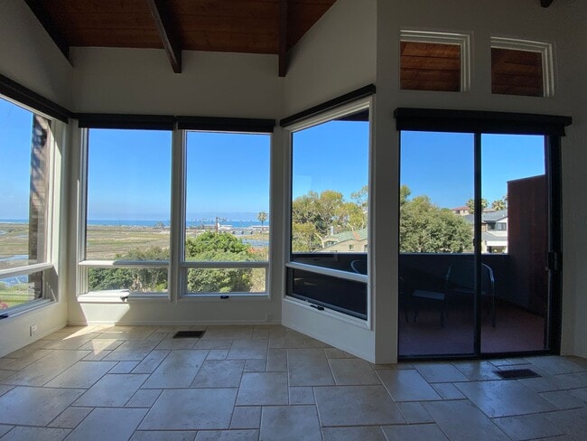 Building Photo - Manchester Duplex Unit 2559 Rental