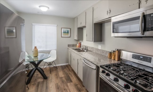 Photo - 4461 Menlo Ave