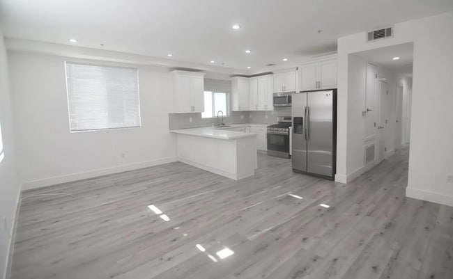Photo - 7129 S La Cienega Blvd