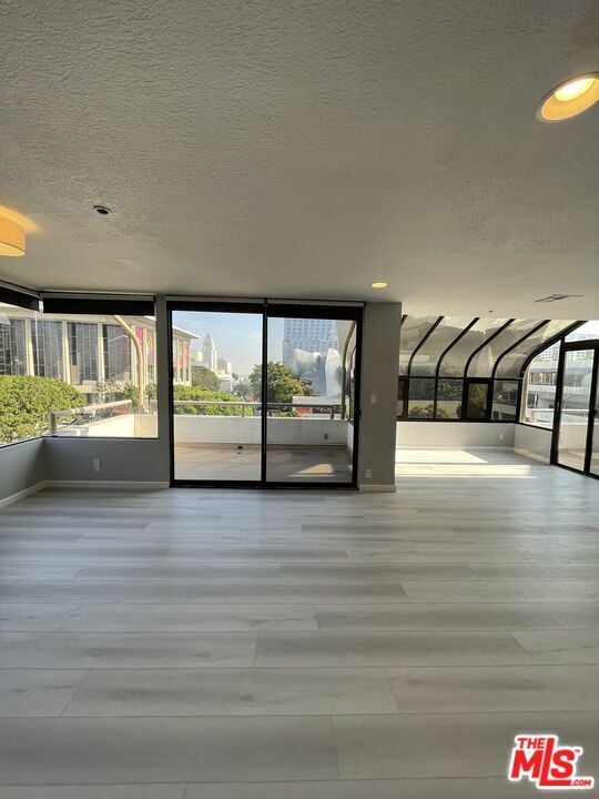 Building Photo - 121 S Hope St Unit 611