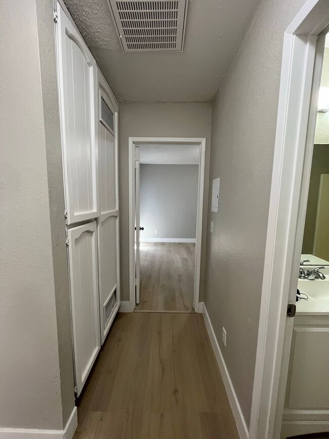 Photo - 20460 Rimrock Rd E