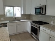 Kitchen - High End Appliances - 613 Manhattan Beach Blvd Unit A