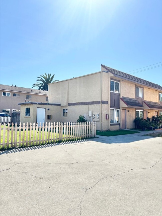 Building Photo - D728 Unit 3