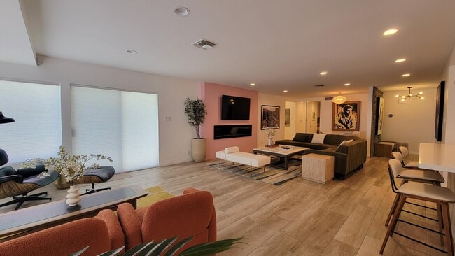 Photo - 901 W Vía Livorno