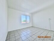 Photo - 943 W 68th St