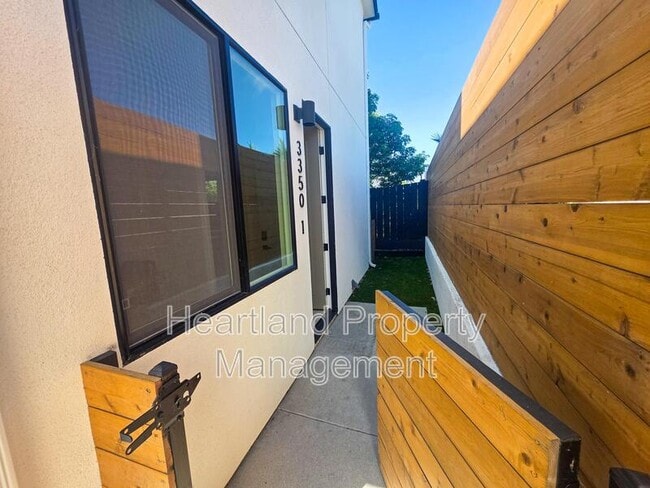 Building Photo - 3350 Lockwood Dr Unit #01