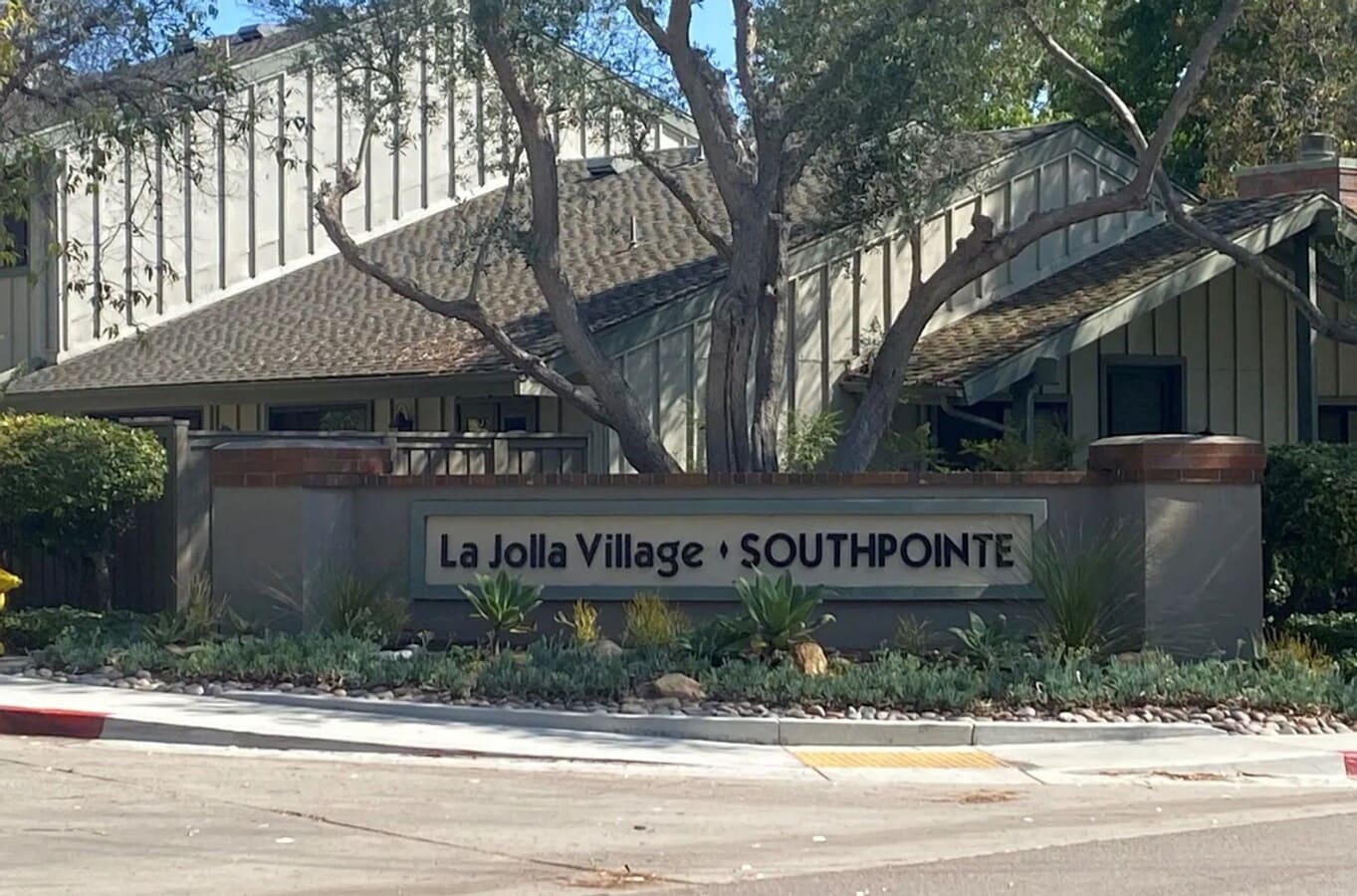 Photo - LOVELY LA JOLLA 2/2 WITH GARAGE, WHIMSICAL... Condo