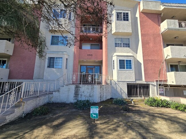 Building Photo - 4705 Kester Ave Unit 305