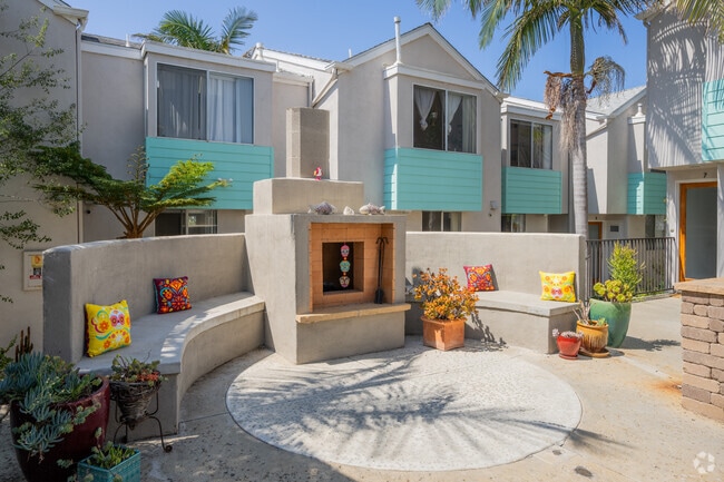 Outdoor Common Area - 125 Hillcrest Drive