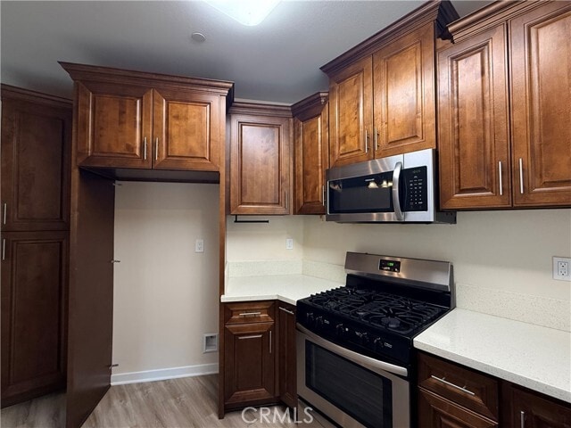 Building Photo - 242 S Redwood Ave Unit C