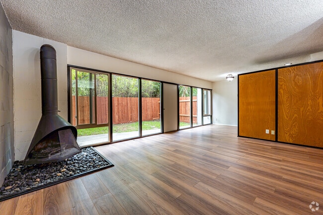 1BR, 1BA - 600SF - Living Room - 317 Monterey Rd Unit #21