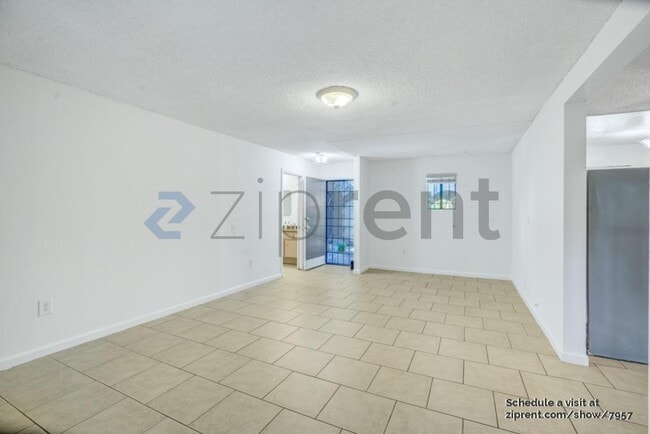 Photo - 4506 Saugus Ave