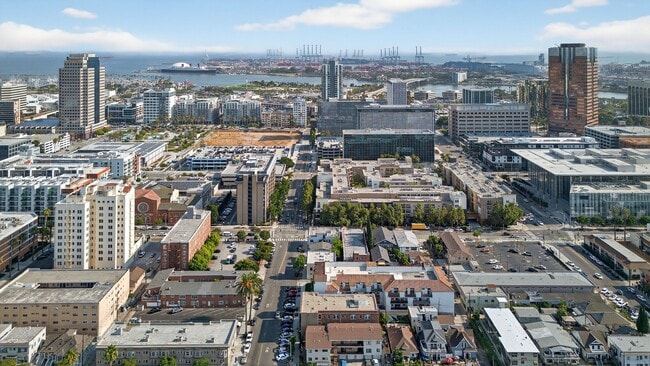 Photo - 405 W 3rd St Unit I