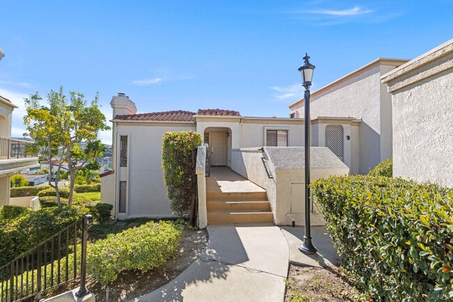 Photo - Stunning 2 bedroom *LAKE VIEW* condo for r... Unit 46