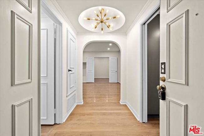 Building Photo - 8455 Fountain Ave Unit 529