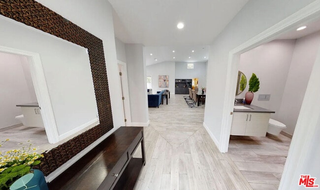 Photo - 10331 La Grange Ave