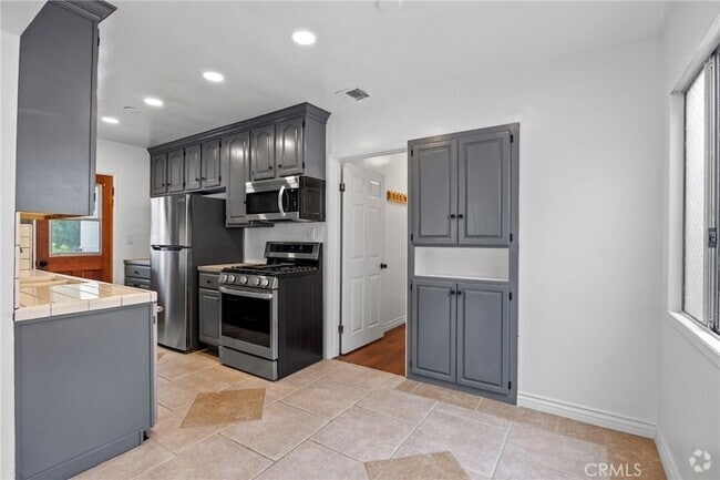 Building Photo - 5183 Inglewood Blvd Rental