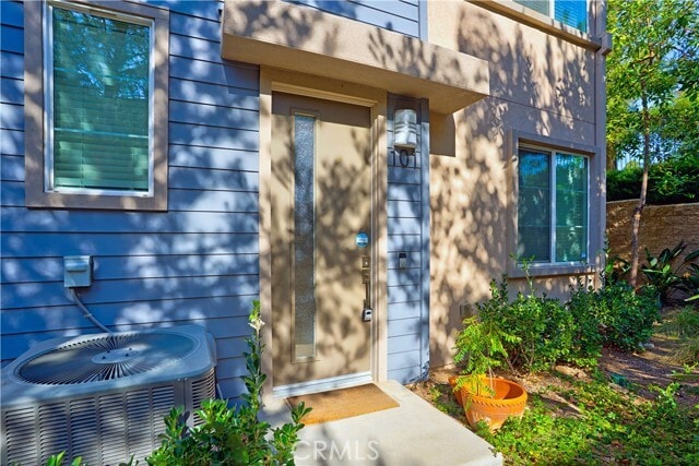 Building Photo - 609 Savi Dr