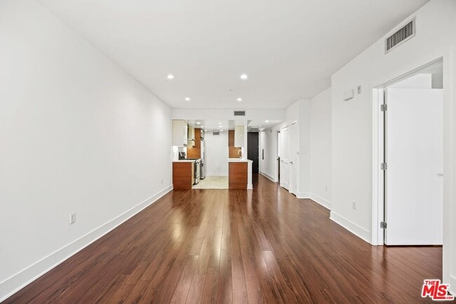 Photo - 220 E Broadway Unit 306