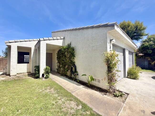 Building Photo - COMING SOON!! 3 Bedroom 2 Bathroom Duplex in Cathedral City! Unit 01