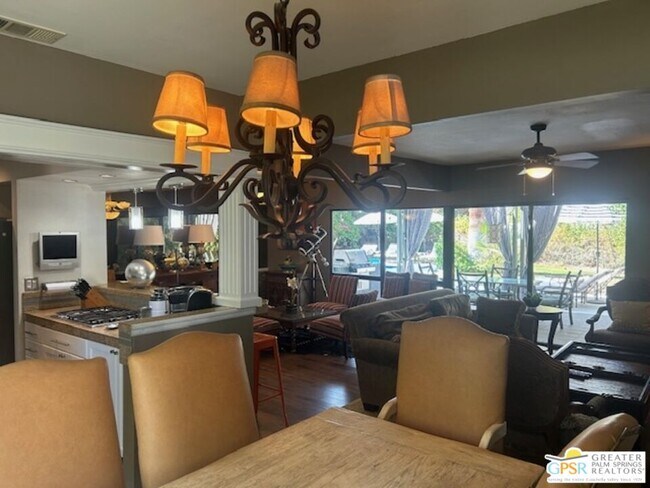 Photo - 587 N Saturmino Dr