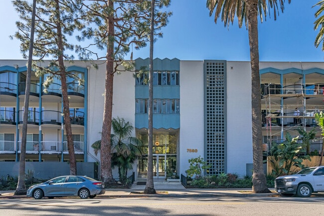 Building Photo - 7560 Hollywood Blvd Unit 108