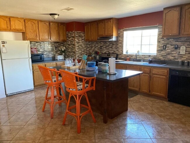 Photo - 6413 Center St