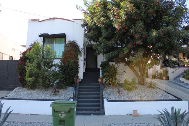 Duplex unit on. 323 on the right side - 323 N Vendome St