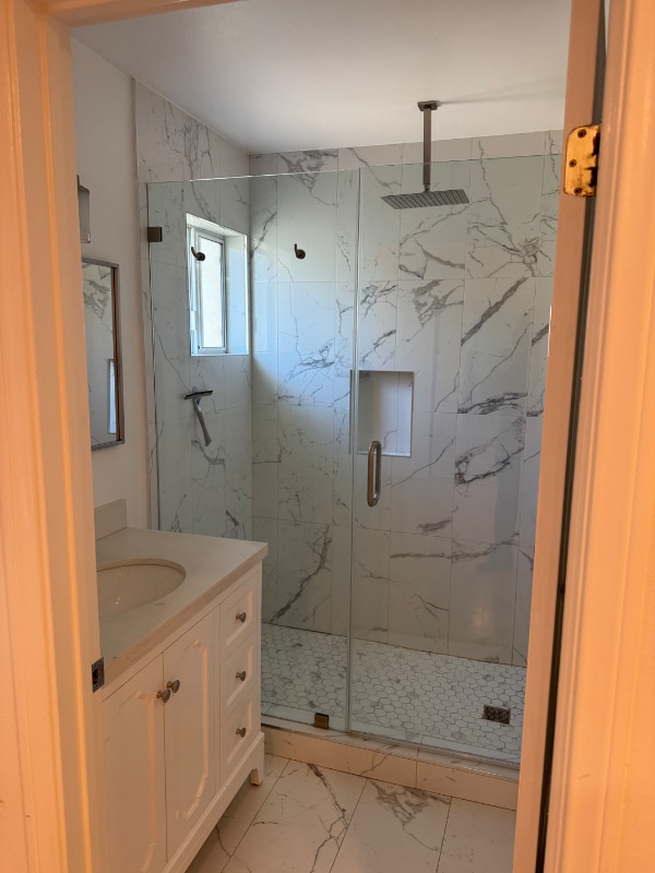 Photo - 15053 Victory Blvd