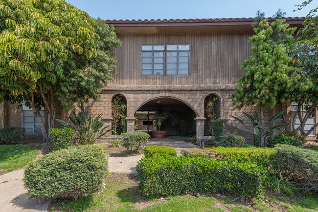 Front Building Entrance - 6210 Whitsett