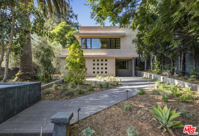 Photo - 1939 Lake Shore Ave