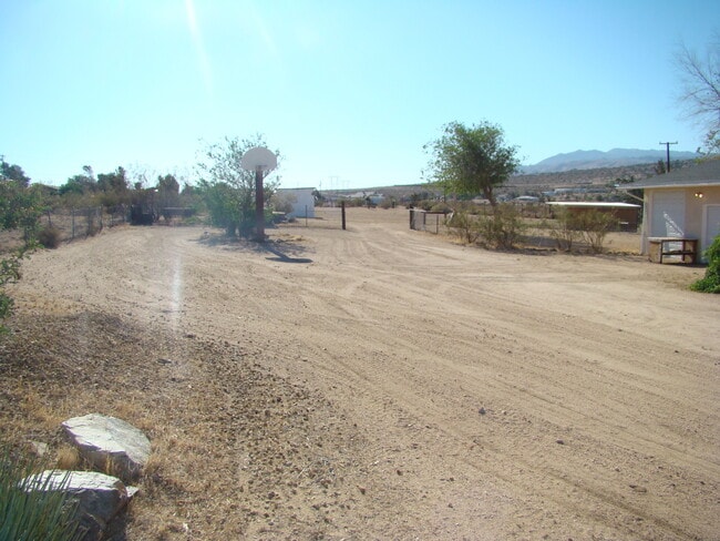 Photo - 3 BEDROOM HOME WITH WORKSHOP ON 2 1/2 ACRES