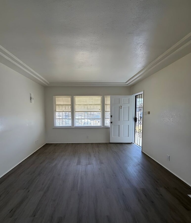 Photo - 807 W 82nd St Unit a