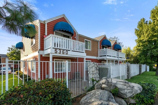 Photo - Plymouth Manor Apartments